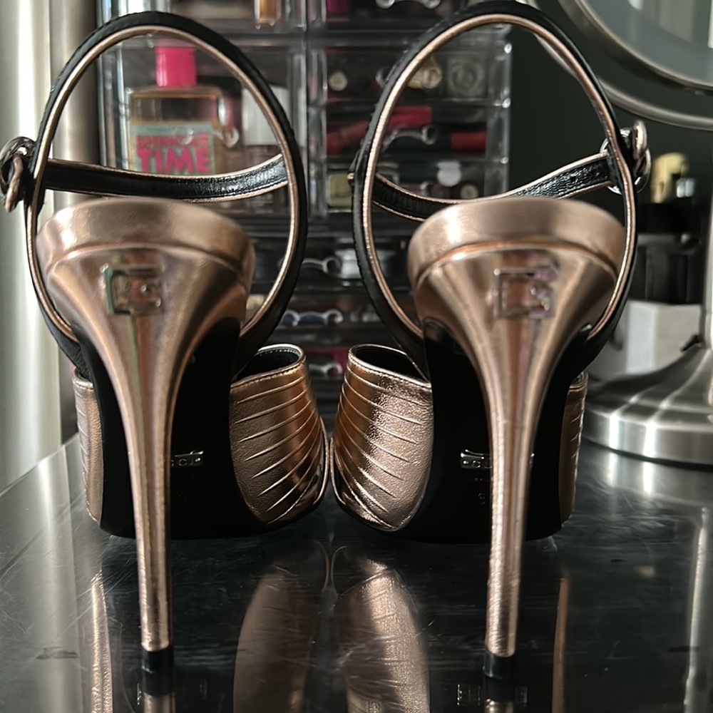 Gucci metallic finish cross-strap 104 mm sandals - Picture 13 of 17